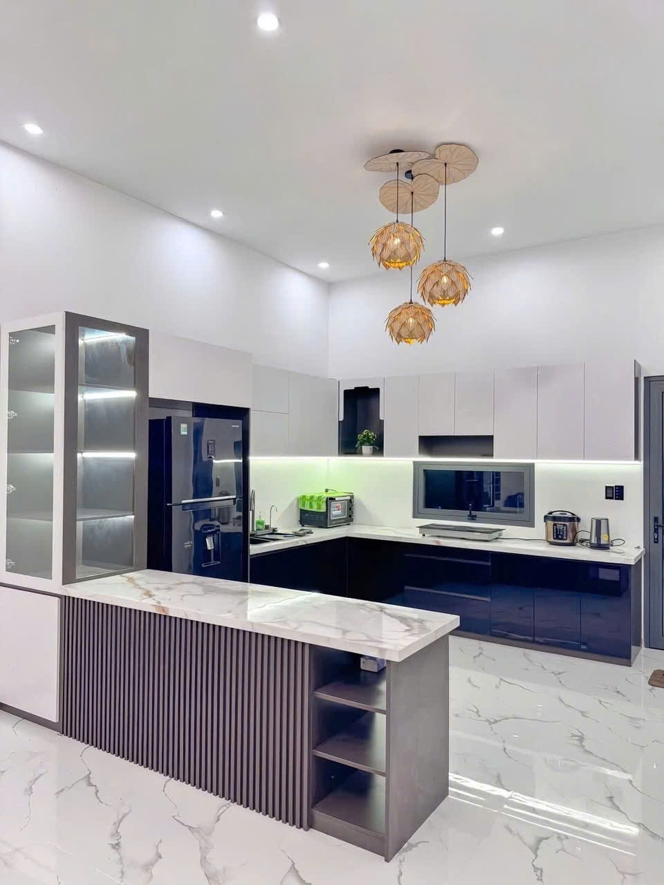 Nhà phố Ngô Gia Tự - Long Biên 70m² giá 14 tỷ - Lô góc view vườn hoa hiếm có!