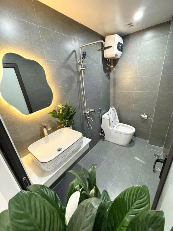 Nhà phố Văn Chương Đống Đa 40m² giá 7.15 tỷ - Kiến trúc hiện đại, sẵn sàng ở ngay!