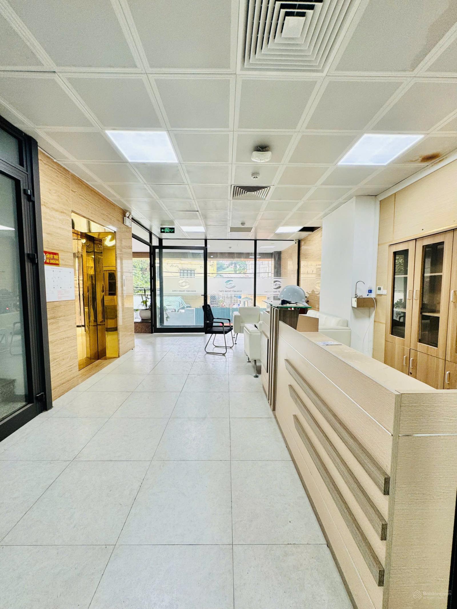 Cho thuê văn phòng tầng lửng 120m² tại Khuất Duy Tiến, Thanh Xuân - Giá rẻ, vào làm ngay!