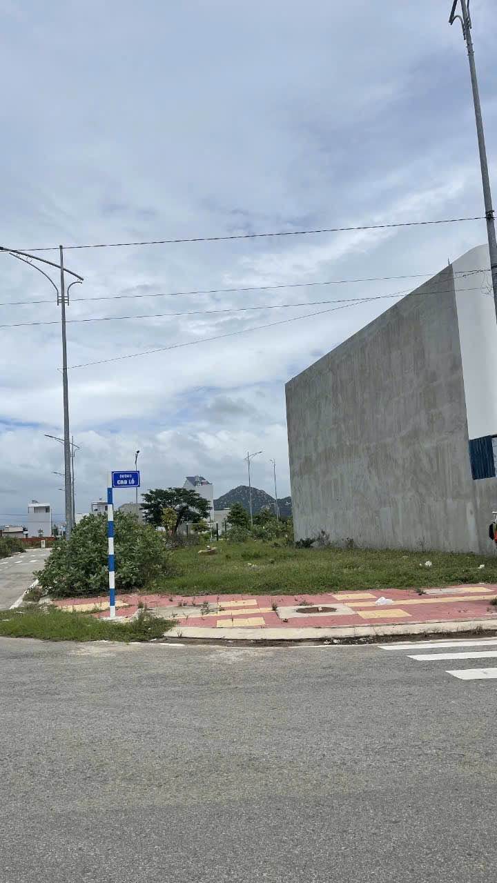 Đất nền góc TDC Phan Đăng Lưu 117m² giá 2.75 tỷ - Đường nhựa rộng 20m, ô tô thoải mái