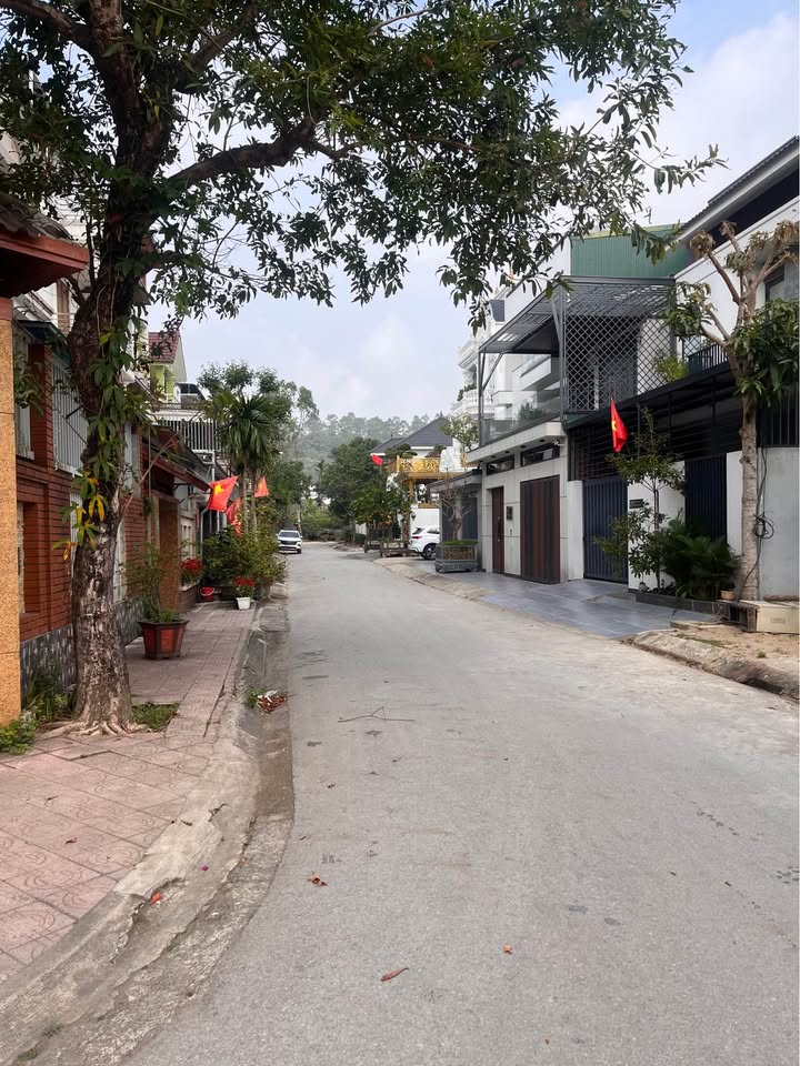 Đất nền 2 mặt tiền Khu đô thị Đại Thành Trung Đô 200m² giá 10 tỷ - Pháp lý sổ đỏ trao tay!