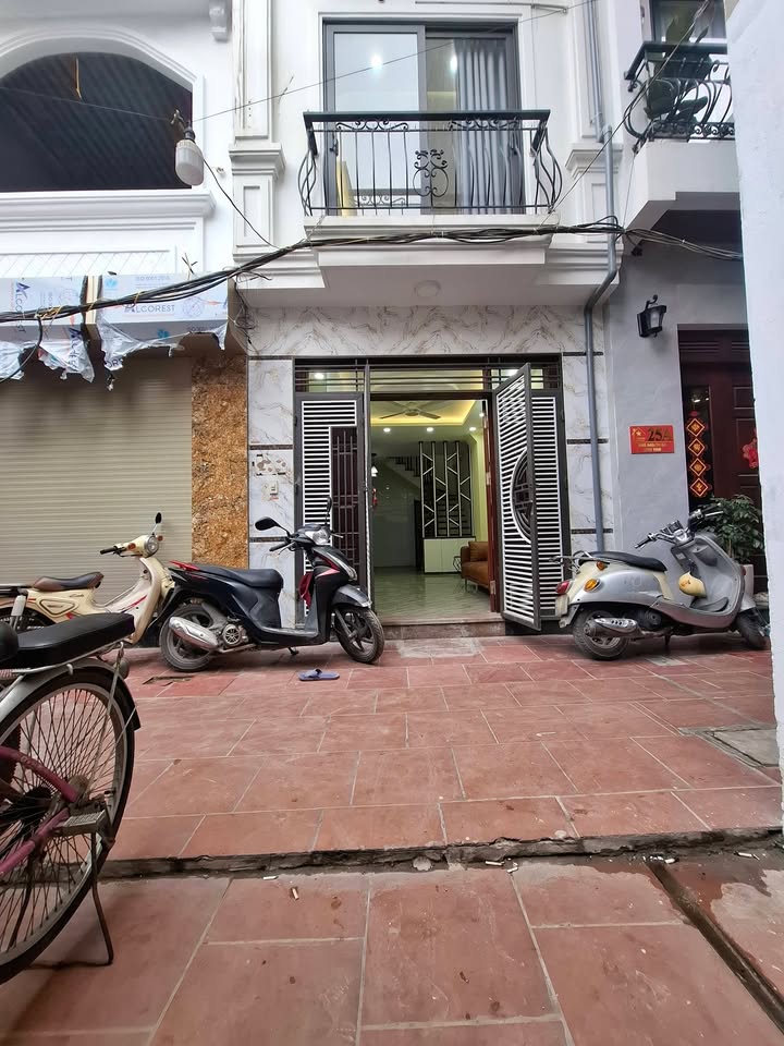 Nhà Lĩnh Nam 160m² giá 6 tỷ - Vị trí hiếm có, thiết kế 5 tầng sang trọng!