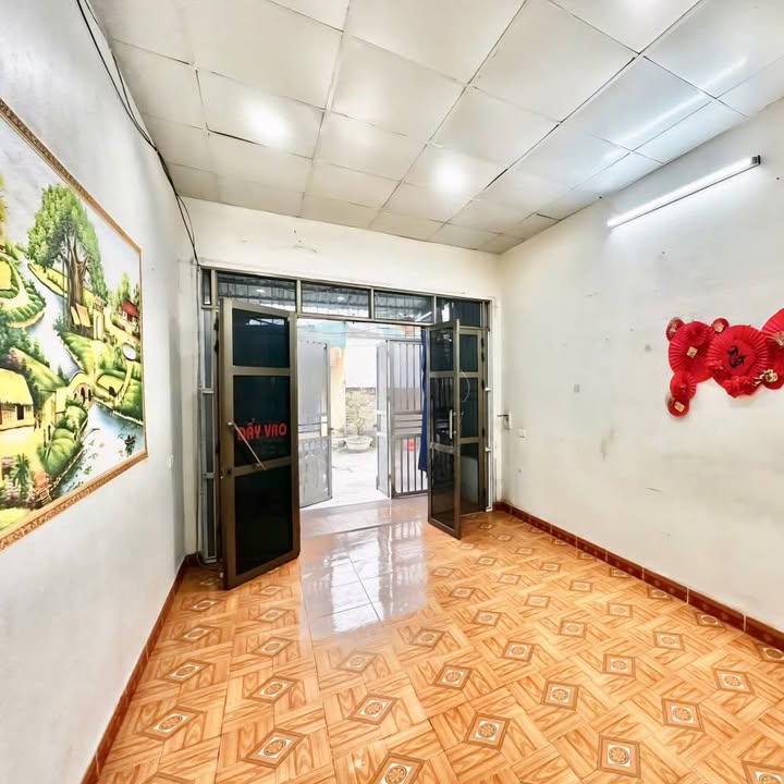 Nhà C4 Tân Thịnh, Hòa Bình 51m² giá 1.x tỷ - Ô tô đỗ cửa, sẵn sàng ở ngay!