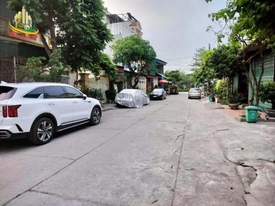 Nhà 2,5 tầng đường Nguyễn Công Trứ, 160m² giá 6.1 tỷ - Vị trí đẹp, thông thoáng!