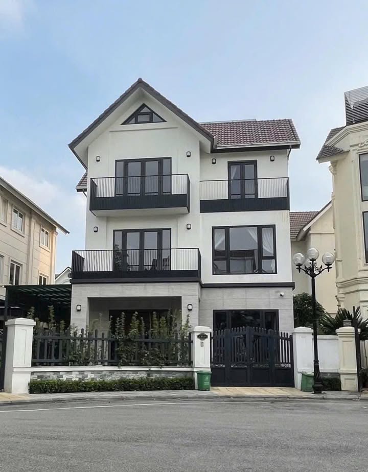 Biệt thự đơn lập Vinhomes Riverside Tây Hồ 260m² giá chỉ 9X tỷ - Cơ hội đầu tư hấp dẫn!