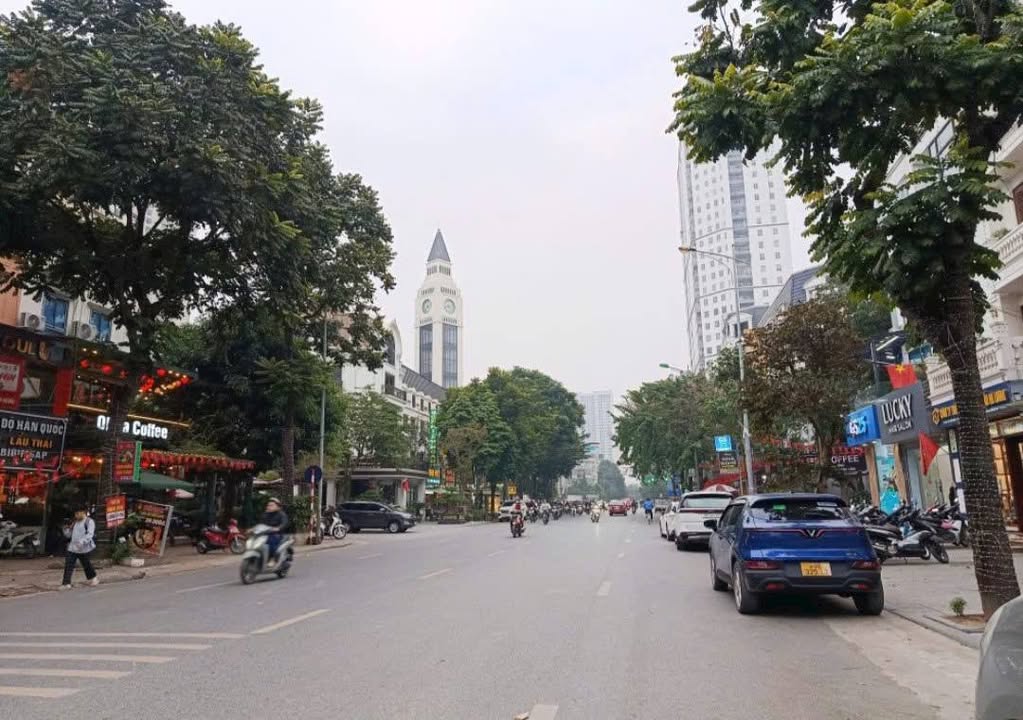 Nhà liền kề KĐT Văn Phú Hà Đông 70m² giá 24 tỷ - Sẵn sàng vào ở ngay!