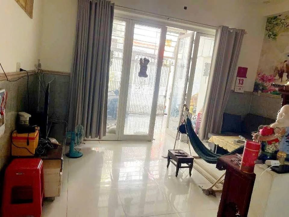 Nhà phố 2 tầng tại Nhà Bè 70m² giá 4 tỷ - Tiện ích đầy đủ!