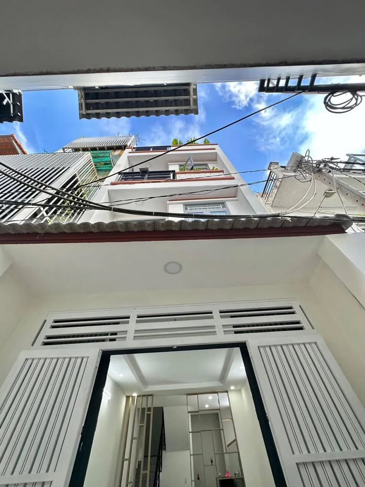 Nhà riêng Quận 7 200m² giá 5 tỷ - Gần Lotte Mart, sẵn sàng ở ngay!