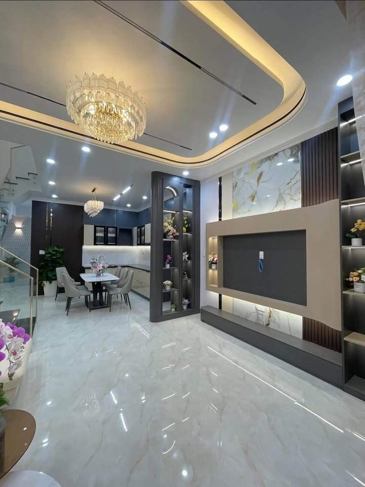 Nhà phố hiện đại 90m² tại Pleiku giá 2.39 tỷ - Sẵn sàng vào ở ngay!