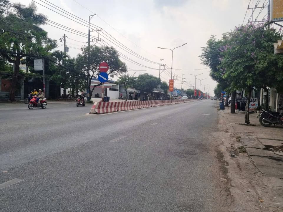 Xưởng mặt tiền DT 743, Thuận An, 3400m² giá 80 tỷ - Cơ hội đầu tư hấp dẫn!