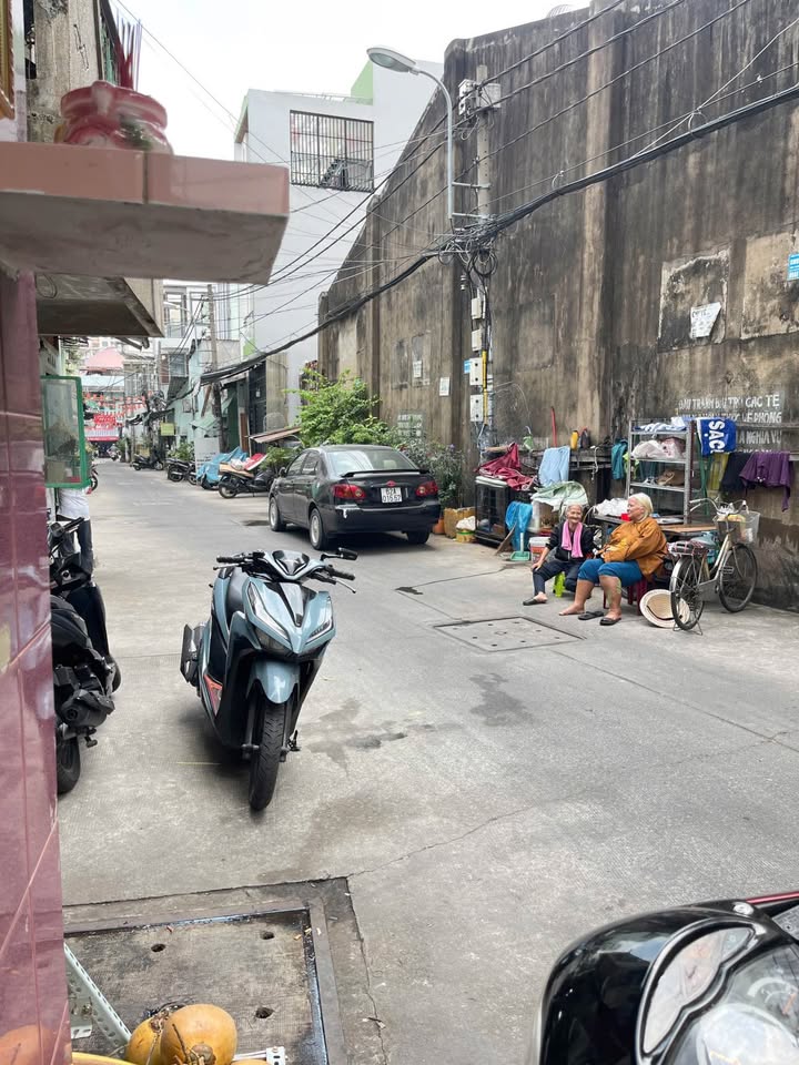 Nhà phố Quận 6 - 35m² giá 4.75 tỷ - Vị trí đẹp, hẻm xe hơi