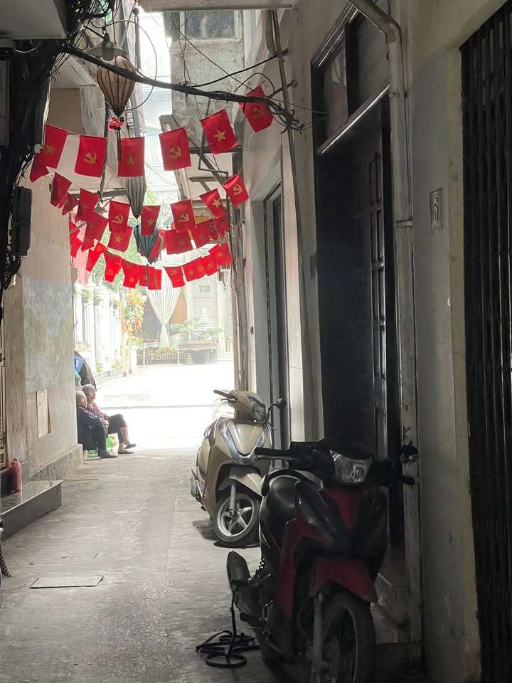 Nhà Đội Cấn 35m² giá 11.3 tỷ - Lô góc, ô tô đỗ gần!