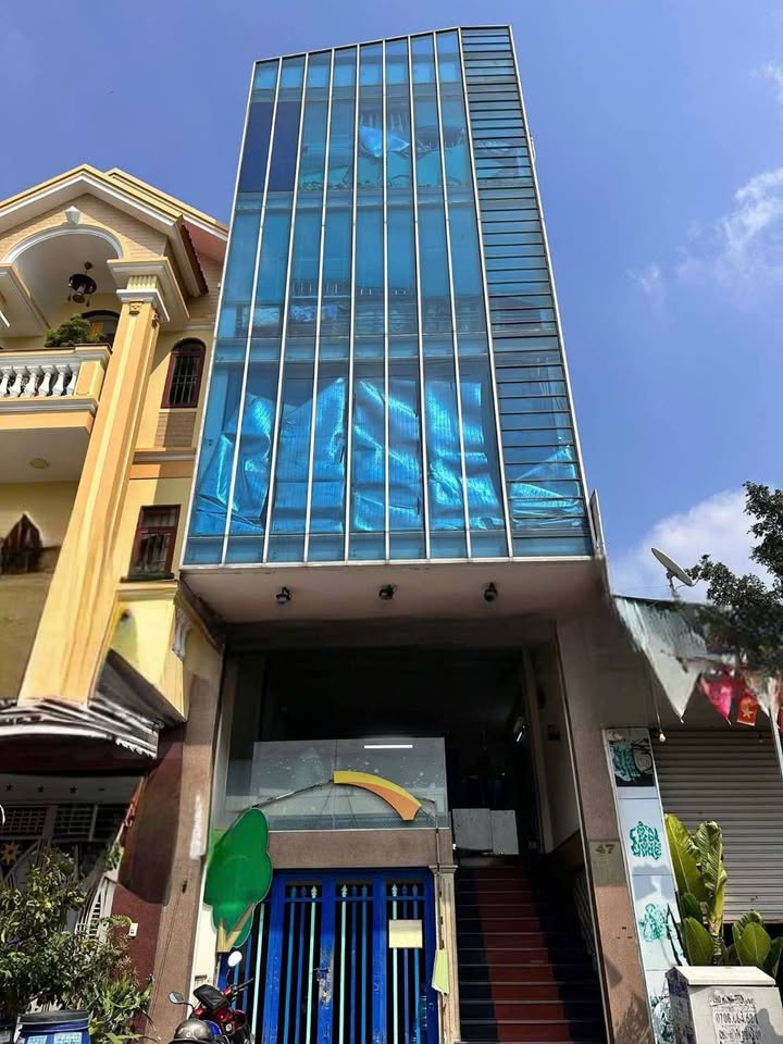 Cho thuê văn phòng tại Dĩ An, Bình Dương 100m² giá 25 triệu - Thiết kế hiện đại, hầm xe rộng rãi!