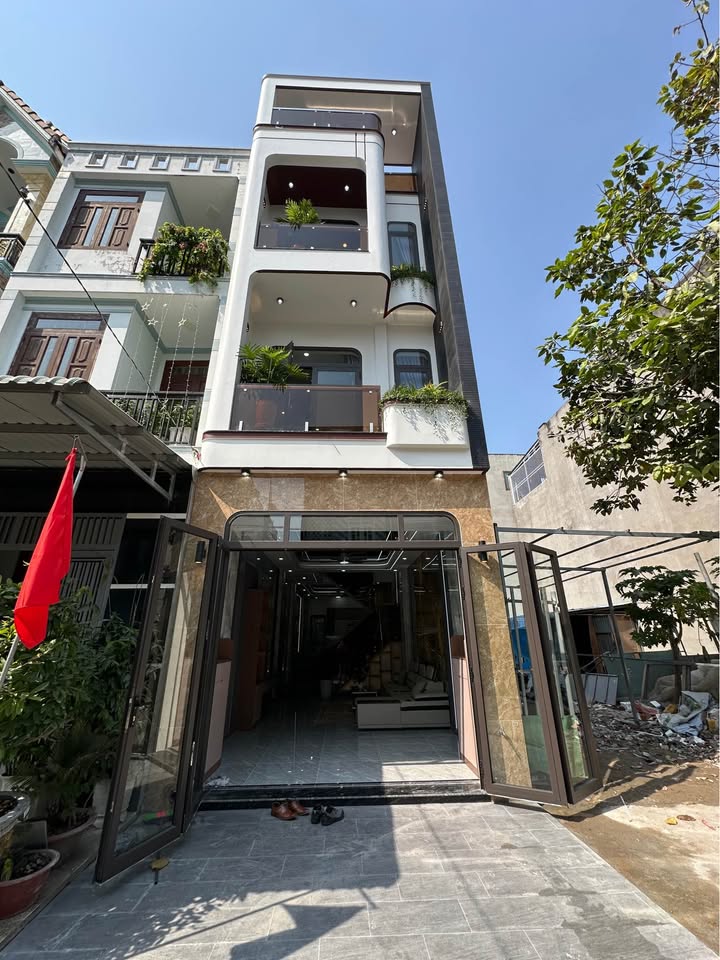 Nhà hoàn công Ngã 3 Cửu Long 64m² giá 5.9 tỷ - Đầy đủ nội thất, vào ở ngay!