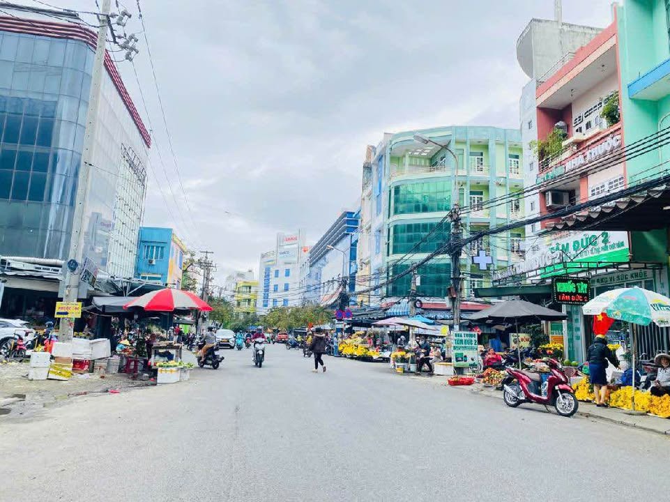 Bán toà nhà FrontHouse 5 tầng Võ Văn Tần 135m² giá thương lượng - Đầu tư sinh lời ngay!