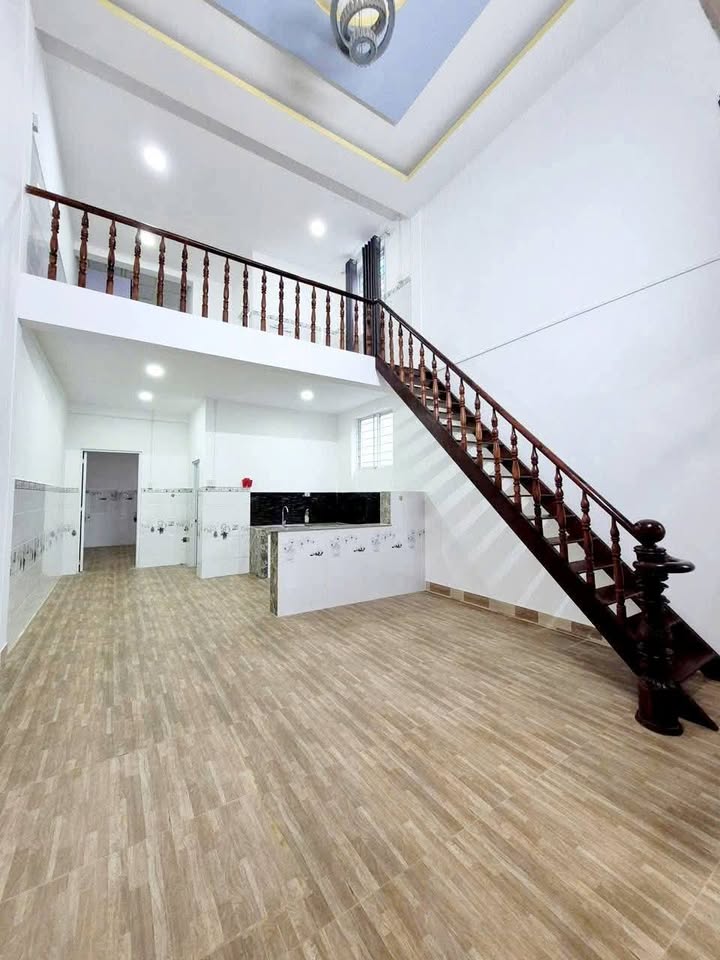Bán Nhà Mặt Tiền Đường Ô Tô Xã Sơn Đông, 305m² - Sổ Hồng Chính Chủ, Giá Tốt!