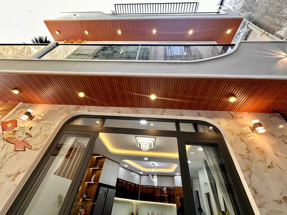 Nhà riêng Quận 1 - Diện tích 43m² - Khu vực sầm uất, giá chỉ 8.35 tỷ!