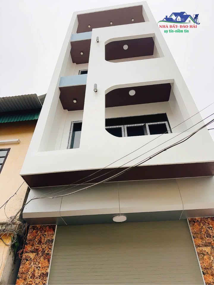 Nhà 4 tầng thang máy Trần Lãm, Thái Bình 60m² giá 4.5 tỷ - Ô tô đỗ cửa, hoàn thiện nội thất
