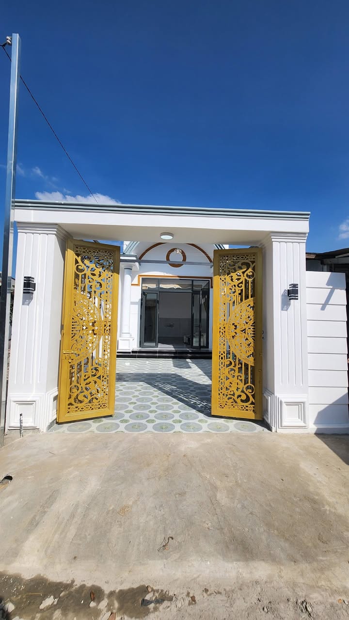 Nhà phố Hiệp Ninh, Tây Ninh 137m² giá 2.35 tỷ - Chính chủ bán gấp!