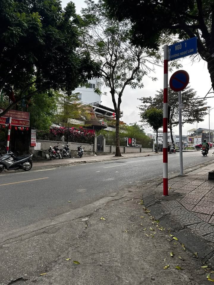 Biệt thự 3 tầng tại Ngọc Lâm, Long Biên 100m² - Giao dịch nhanh chóng!