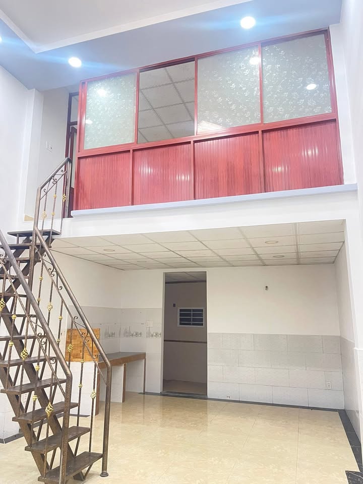 Nhà cấp 4 gác lửng Phường Bình Trưng Tây 50m² giá 4.6 tỷ - Hẻm xe hơi tới cửa!