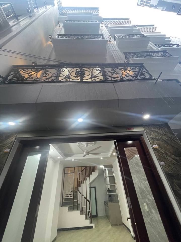 Townhouse Phúc Lợi Long Biên 30m² giá 6 tỷ - Ô tô đỗ cửa ngay trước nhà!