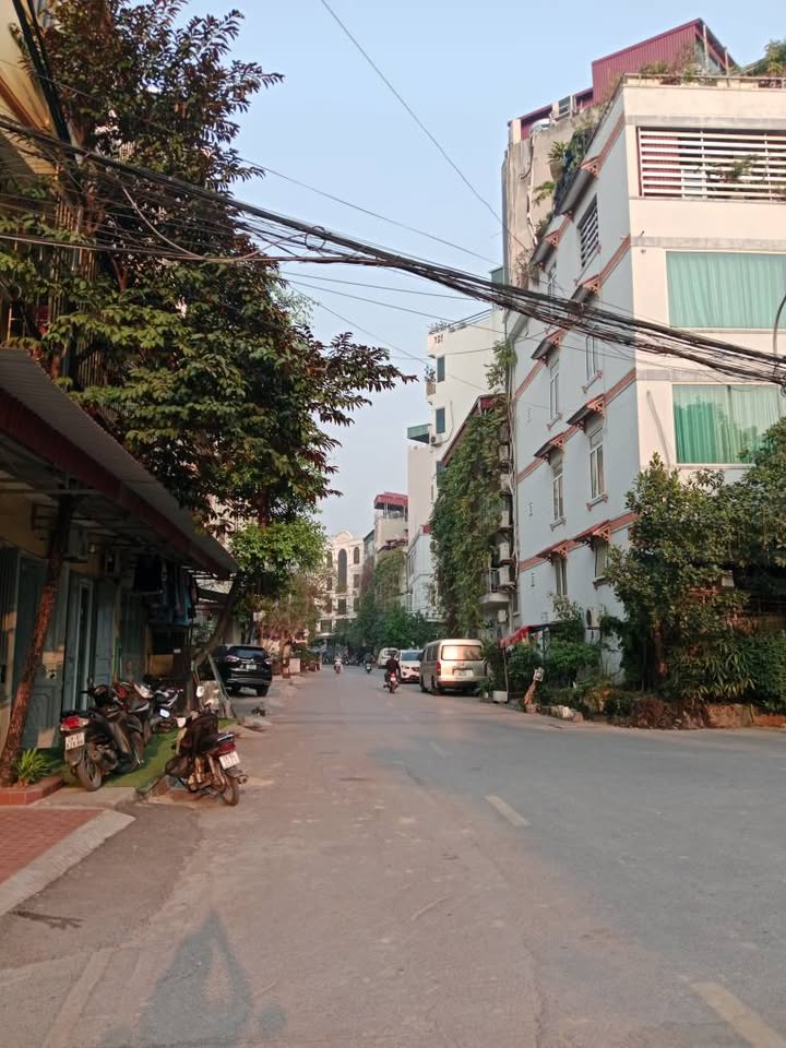 Nhà phố Xa La, Hà Đông 33m² 5 tầng thang máy - Đầy đủ nội thất, ô tô tránh đỗ ngay gần!