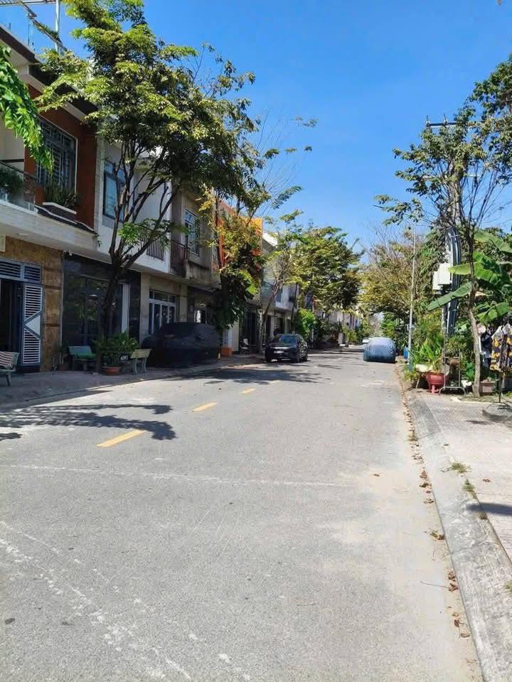 Đất nền 2 mặt tiền Phường Đông Hòa 150m² giá 5.7 tỷ - Cơ hội đầu tư tuyệt vời!