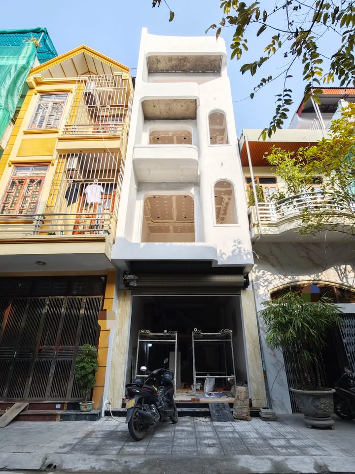 Nhà 4 tầng mặt đường Bãi Vượt, 60m² giá 5.8 tỷ - Gần chợ, gần trường