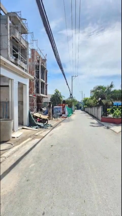 Townhouse 4 tầng Phường Đông Hòa 117m² giá 8.3 tỷ - Full nội thất, mặt tiền đường nhựa!