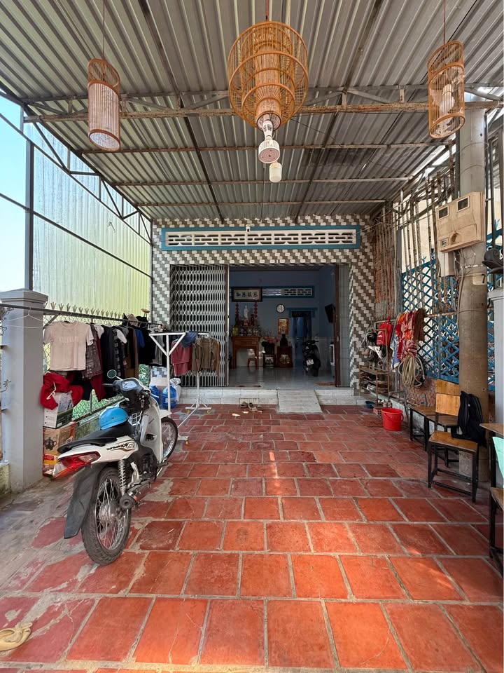 Nhà cấp 4 tại đường Ven Sông Hồ Cứ, Cao Lãnh 214.7m² giá 2.4 tỷ - Chính chủ bán gấp!