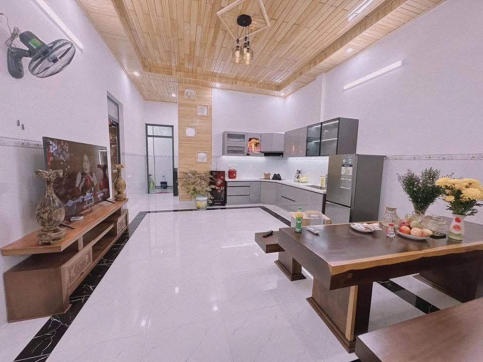 Nhà mặt tiền tỉnh lộ 671, Xã Đắk Rơ Wa, 200m² giá 1.6 tỷ - Sổ đỏ chính chủ!