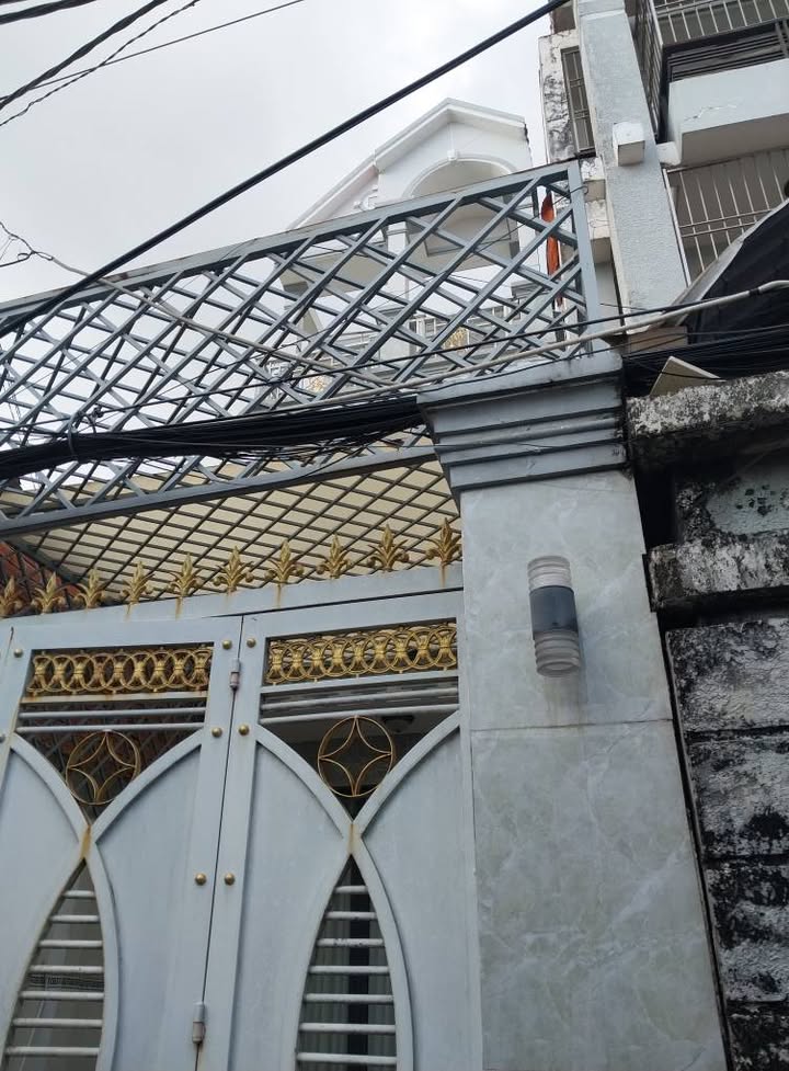 Nhà mới 3 tầng tại Phú Xuân Nhà Bè 112m² giá 5.5 tỷ - Sân trước rộng để xe