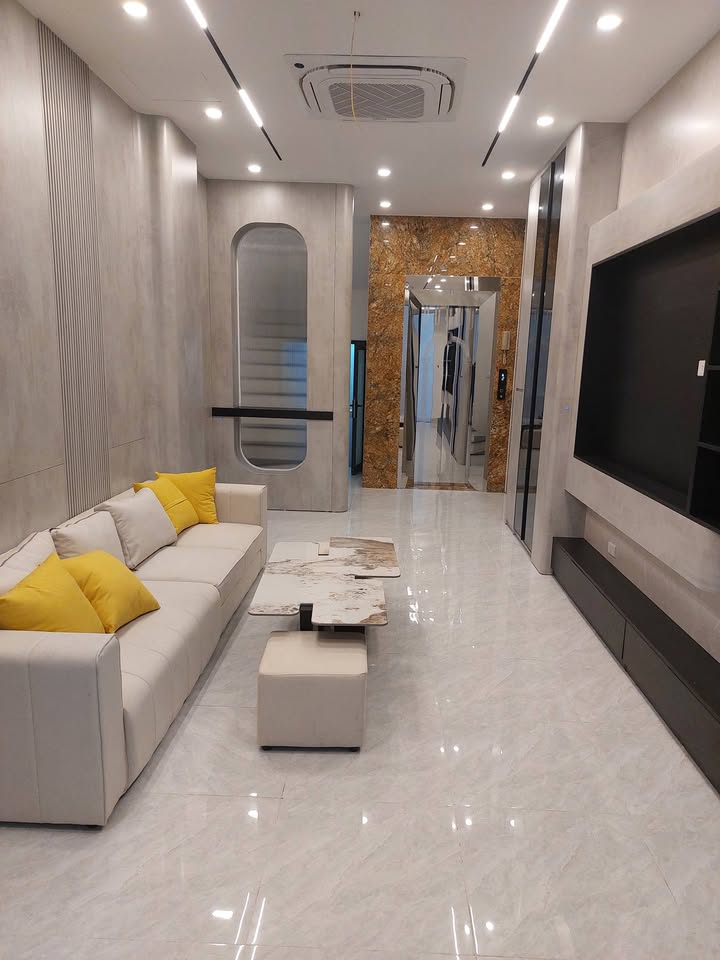 Nhà 6 tầng Thượng Thanh 40m² giá 10 tỷ - Sổ đỏ chính chủ, giao dịch ngay!