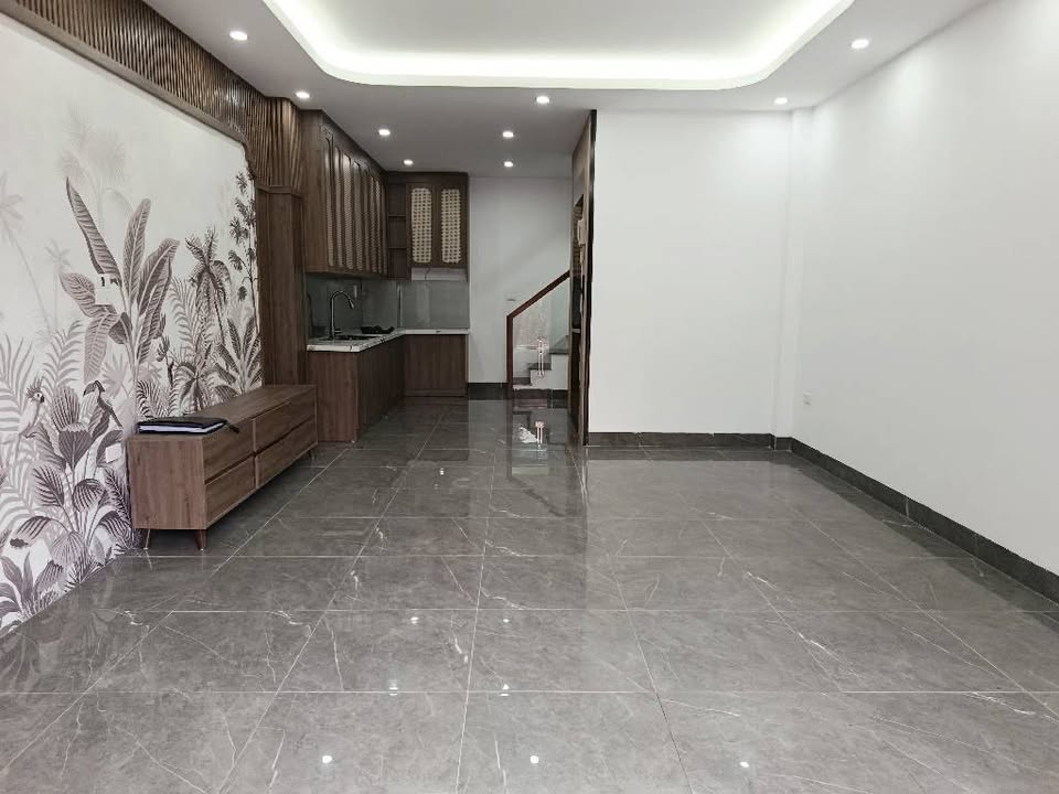 Nhà phố Cổ Linh 46m² giá 12.7 tỷ - Thiết kế hiện đại, thang máy tiện nghi!