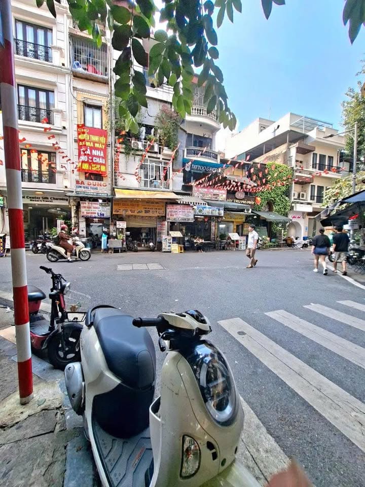 FrontHouse Phố Hàng Chĩnh, Quận Hoàn Kiếm 30m² giá 36 tỷ - Đầu tư sinh lời ngay!