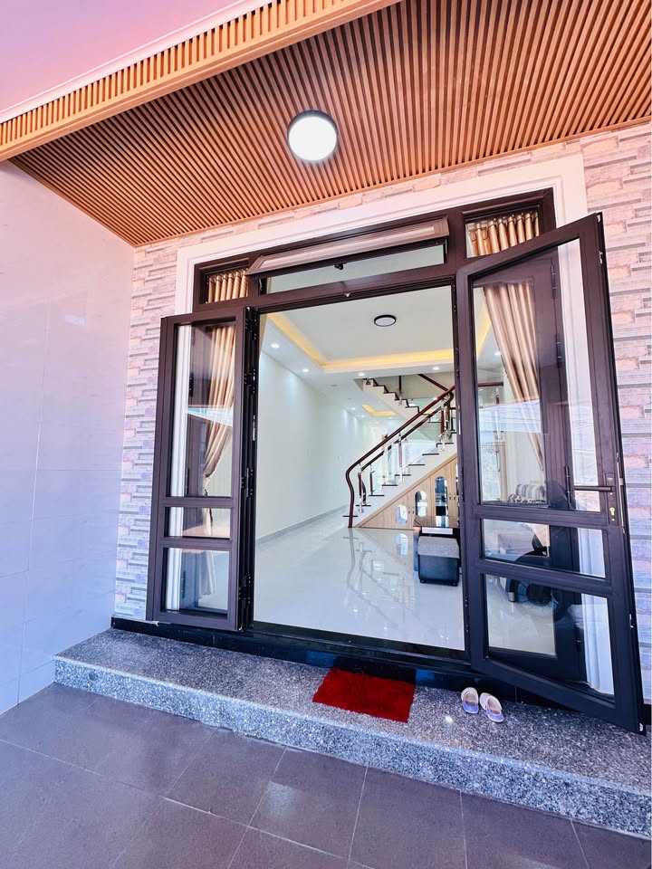 Nhà đẹp 2 mặt tiền đường Tô Vĩnh Diện Đà Lạt 105m² giá 3.1 tỷ - Sẵn sàng vào ở!