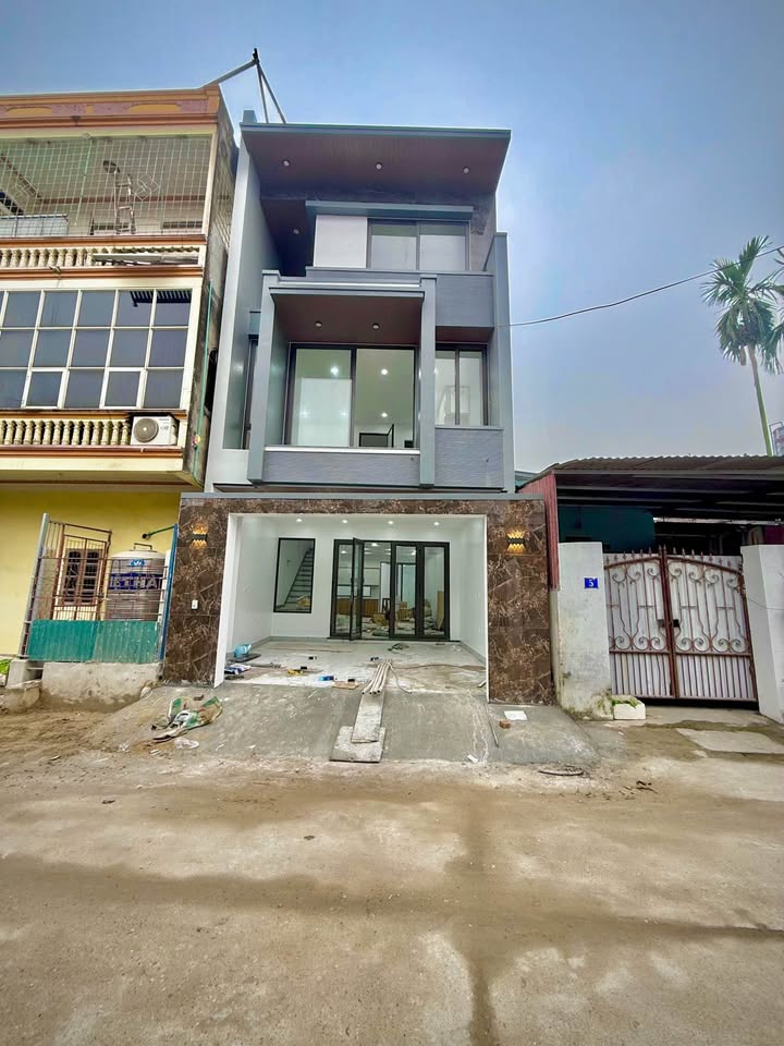 Nhà 3 tầng đường Phú Thái, 85m² giá 5.2 tỷ - Thiết kế hiện đại, ô tô vào tận nhà!