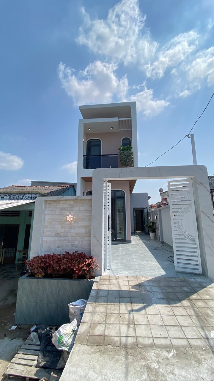 Nhà 2 mặt tiền đường nhựa Thạnh Hoà, 75m², giá 1 tỷ - Sẵn sàng vào ở!