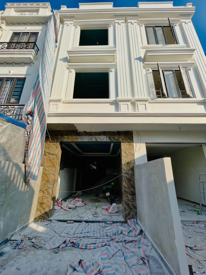 Nhà 3 tầng phố Tiền Phong, Hải An 52.7m² giá 3.15 tỷ - Sân cổng riêng, không gian xanh mát!