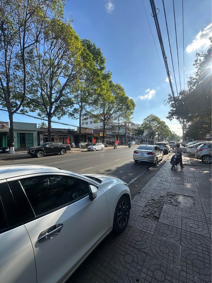 Nhà mặt tiền Lê Duẩn Buôn Ma Thuột 155m² giá 15.5 tỷ - Đầu tư sinh lời ngay!