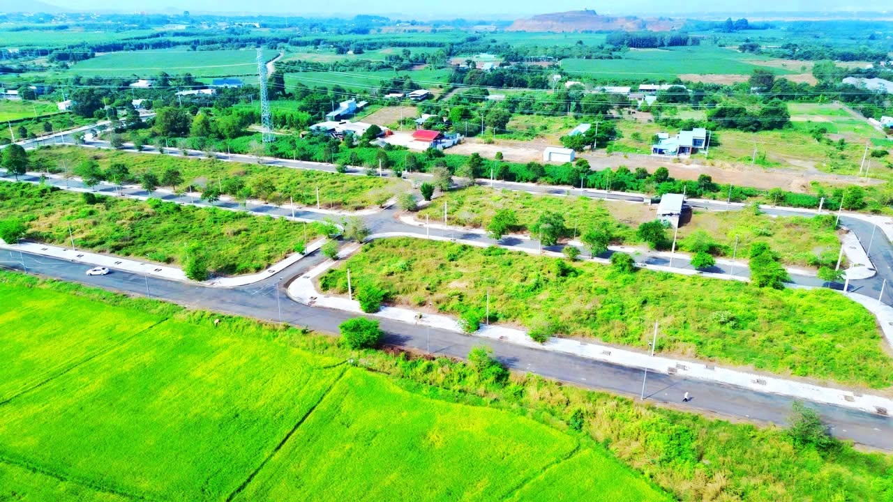 Đất nền tái định cư Phạm Hùng Đất Đỏ 120m² giá 900 triệu - Cơ hội đầu tư tuyệt vời!