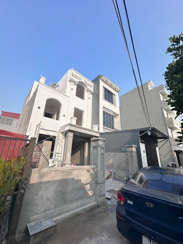 Nhà 3 tầng Hoàng Huy An Đồng 100m² giá 4 tỷ - Nội thất cao cấp, sân cổng riêng!