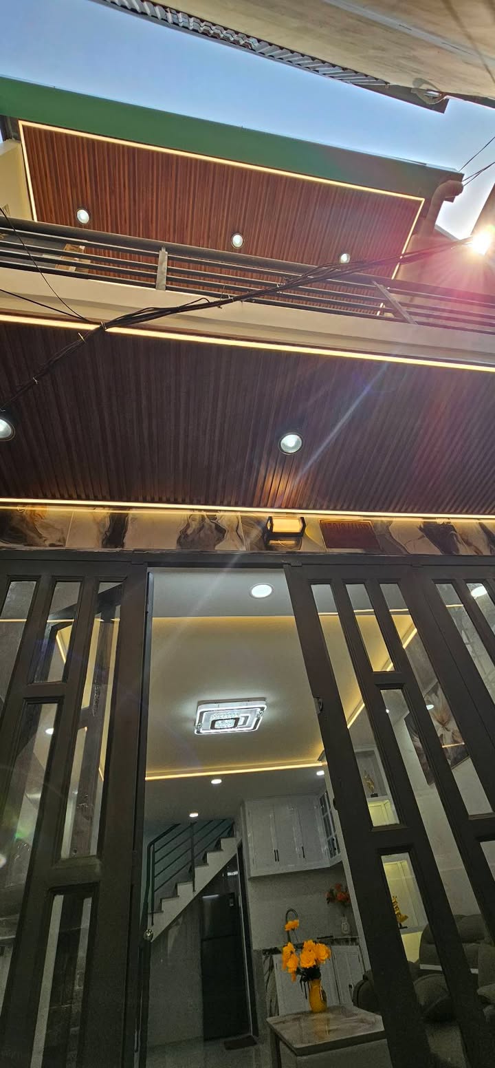 Nhà mới Lạc Long Quân Q11 29m² giá 4.05 tỷ - Nở hậu phong thủy tốt!