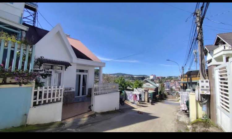 Bán nhà phố Đà Lạt 88m² giá 5.8 tỷ - Sổ riêng, xe hơi vào tận nhà!