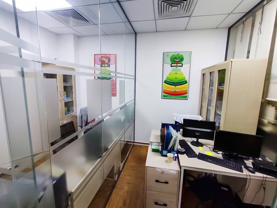 Cho thuê văn phòng nguyên sàn Vạn Phúc City 140m² giá 13 triệu - Thiết kế hiện đại, sẵn máy lạnh!