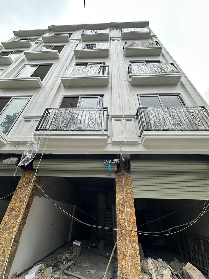 Nhà 5 tầng phố Bát Khối, Long Biên, 32m² - Ô tô vào tận nhà, giá thương lượng!