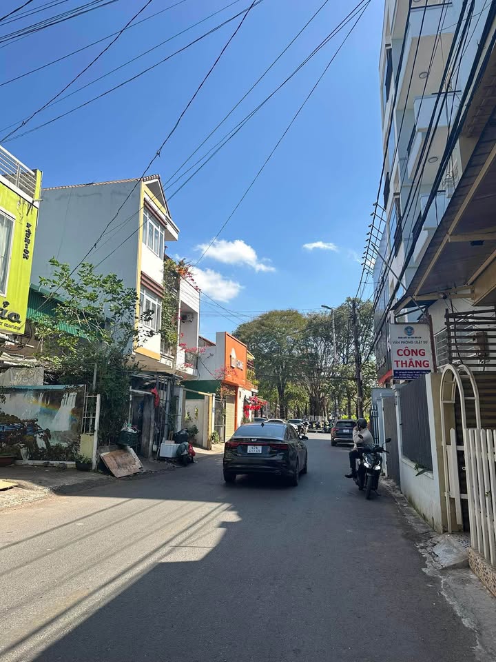 Nhà mặt tiền kinh doanh Nguyễn Chánh, Buôn Ma Thuột 85.5m² - Vị trí đắc địa, thương lượng!