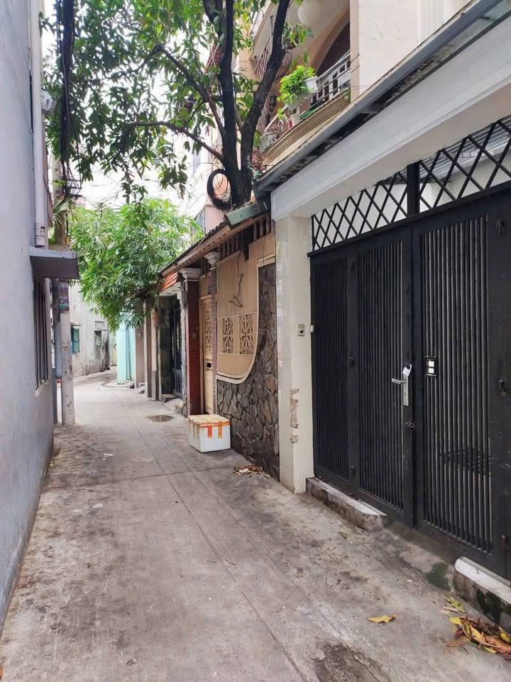 Nhà 5 tầng CMT8 Quận 10, 33m² giá 8,7 tỷ - Sẵn sàng vào ở ngay!