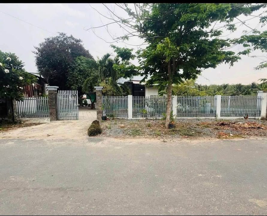 Bán gấp nhà mặt tiền đường Nguyễn Chí Thanh, 564m² giá chỉ 3 tỷ - Cơ hội đầu tư tuyệt vời!